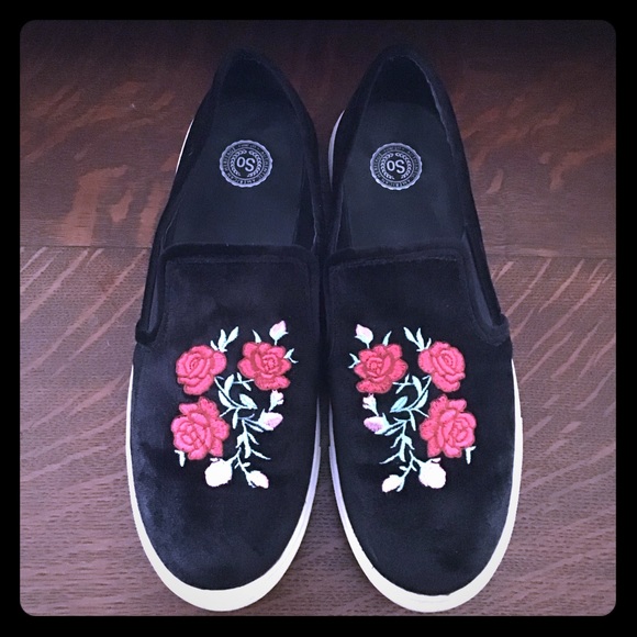 tennis shoes with roses